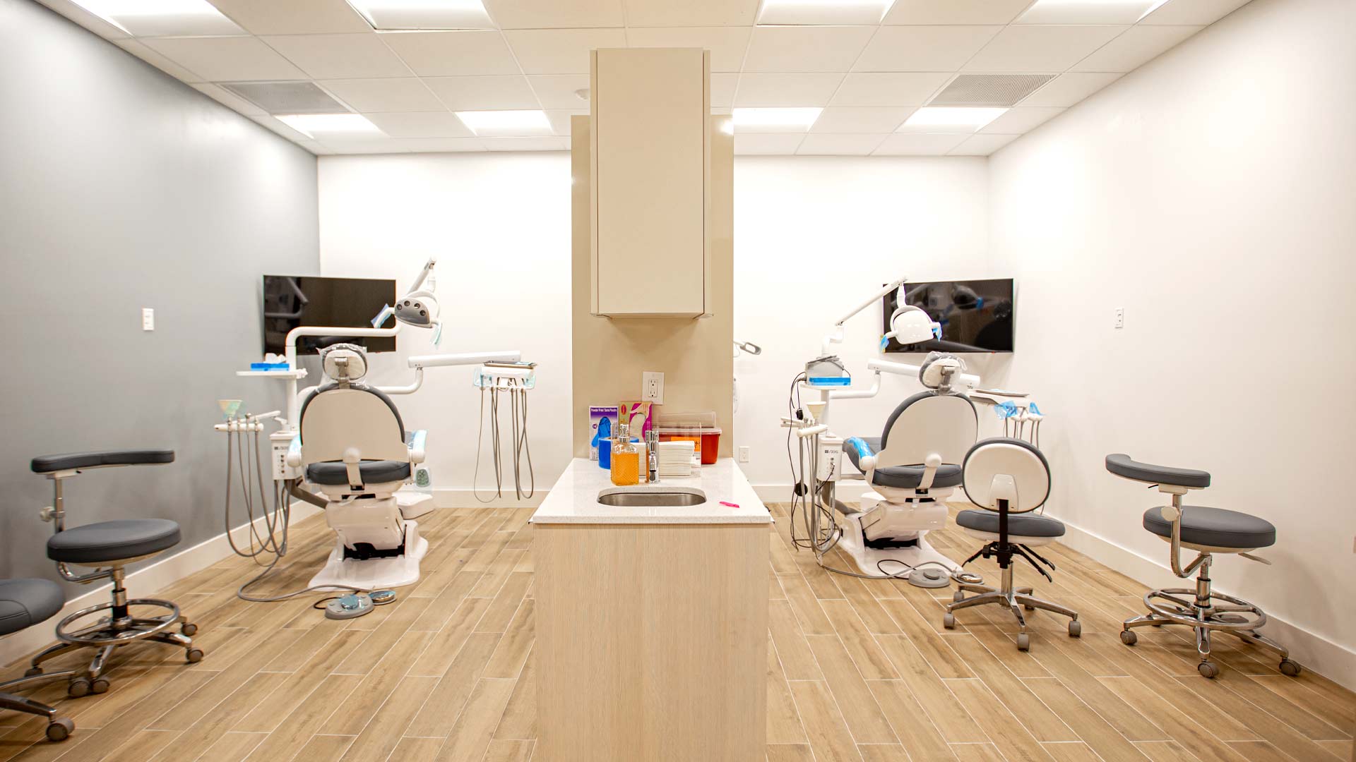 Dental Services in Pembroke Pines 9 Modern treatment room for dental services in Pembroke Pines